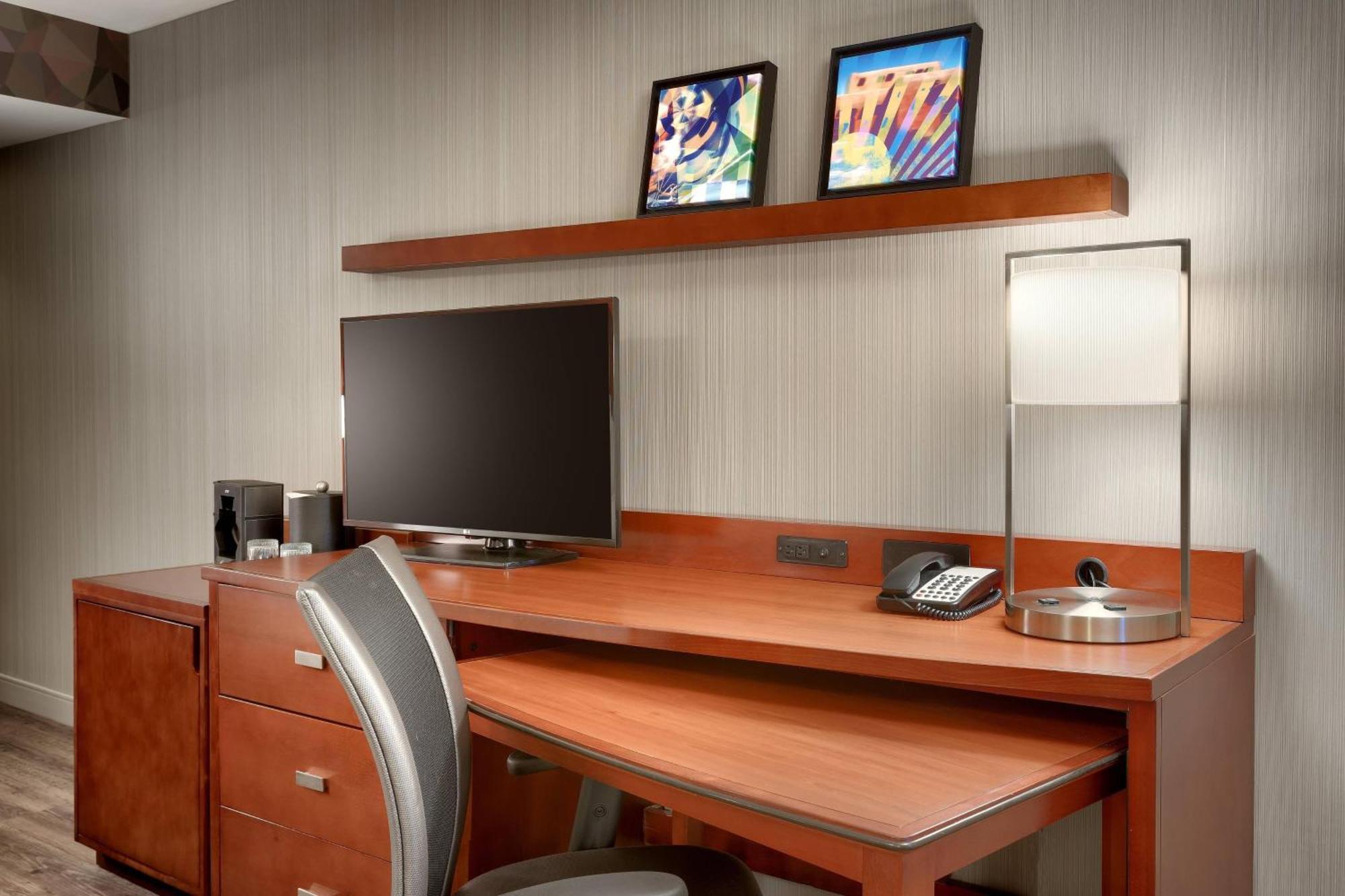 Courtyard By Marriott Albuquerque Hotel Bagian luar foto