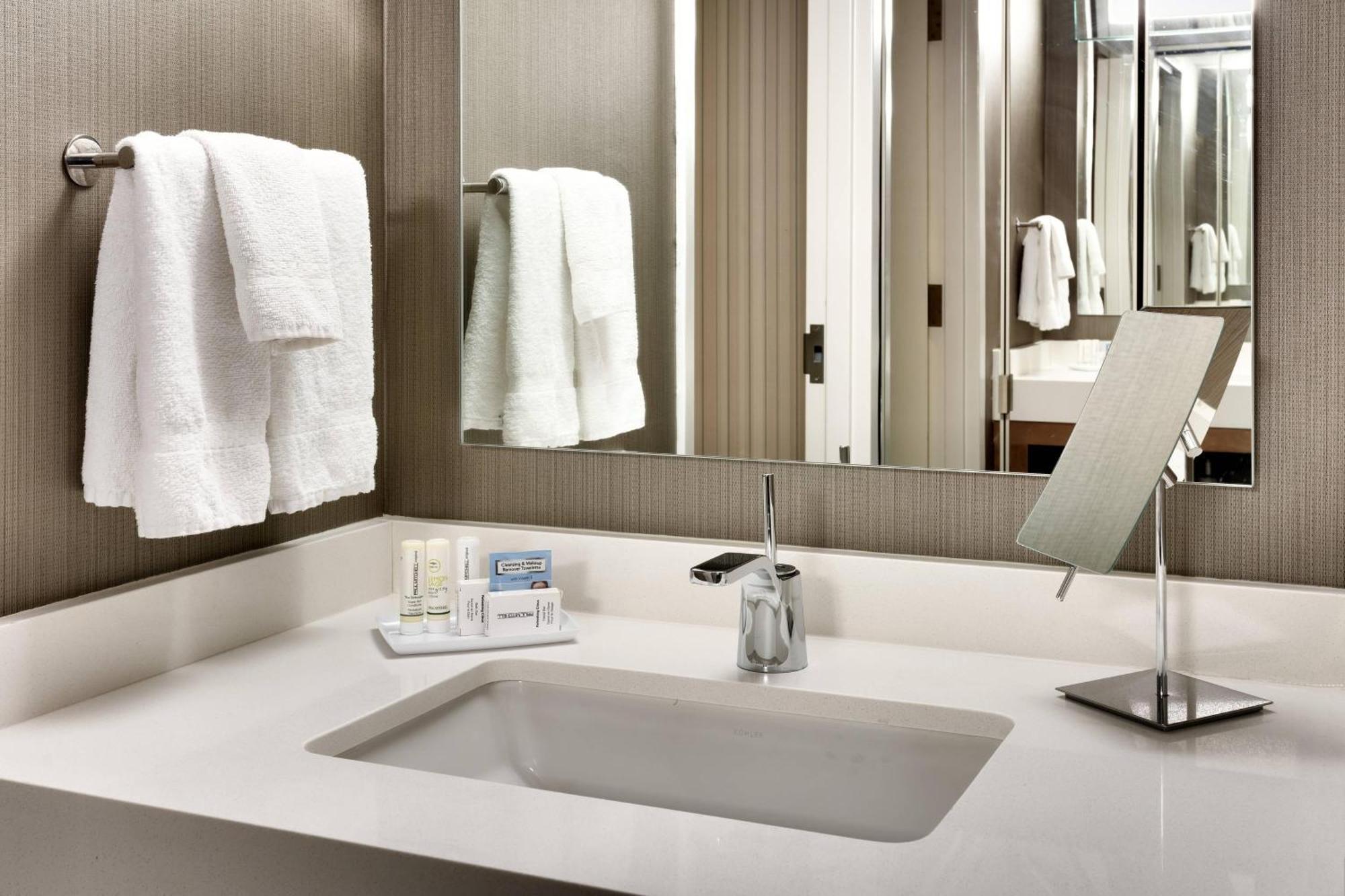 Courtyard By Marriott Albuquerque Hotel Bagian luar foto